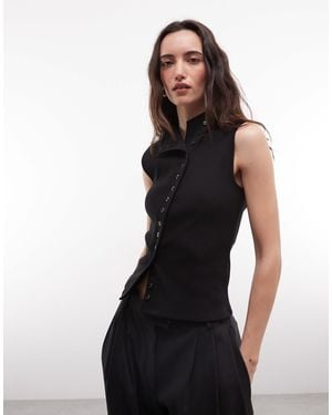Weekday Top asymétrique à col montant boutonné - Noir
