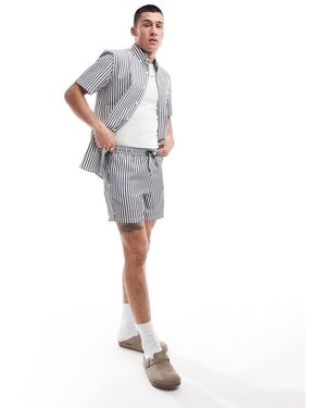 Farah Pantaloncini Testurizzati Bianchi A Righe - Bianco