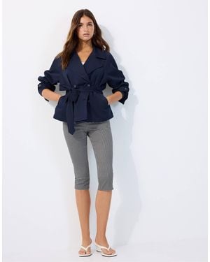 Stradivarius Kurzer fließender trenchcoat mit gürtel - Blau