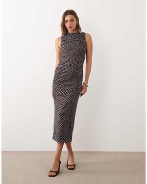 Ghospell Vestido Midi Ceñido Sin Mangas Con Estampado De Lunares, Detalle Fruncido Y Capa Superpuesta De Malla - Neutro