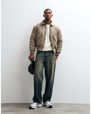 Weekday Bomber oversize avec col en beige foncé - Blanc