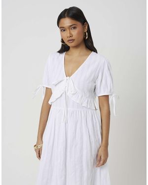 Brave Soul Maxikleid mit puffärmeln, bindeband und rüschen - Weiß