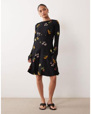 Nobody's Child Petite Stretch-kleid mit u-boot-ausschnitt, ausgestellten ärmeln und mini-skater-schnitt - Schwarz