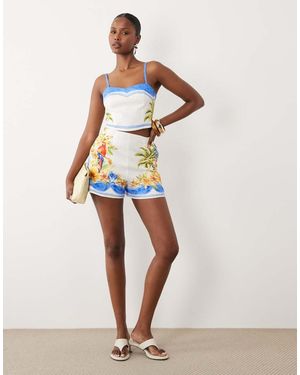 Forever New Shorts Van Linnenmix Met Vakantieprint - Wit