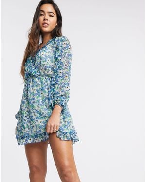 Stradivarius Vestido corto cruzado con volantes y estampado floral en azul