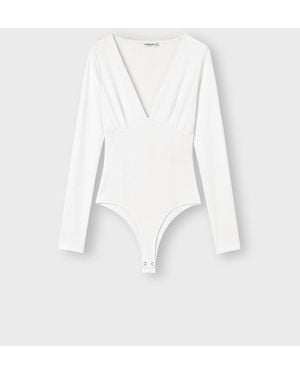 Stradivarius Body Con Scollo A V E Arricciatura Sotto Il Seno Color Vaniglia - Bianco