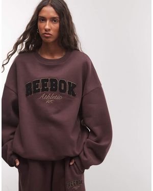 Reebok Elevated Athletic Sweatshirt Van Fleece Met Nepcol - Bruin
