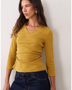 ASOS T-shirt mit v-ausschnitt und taillierter taille - Gelb