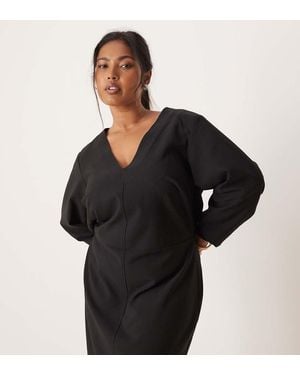 Pretty Lavish Curve Long Sleeve Plunge Maxi Dress - Black