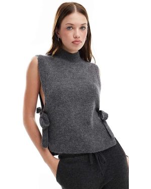 & Other Stories Gebreide Top Van Wol- En Mohair-Mix Met Opstaande Hals En Strikdetails Aan De Zijkant - Zwart