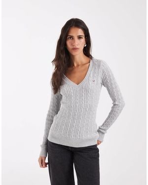 Hollister Figurbetonter zopfmuster-pullover mit v-ausschnitt - Weiß