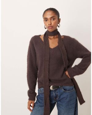 Motel Dikara V Neck Fluffy Slouchy Sweater With Matching Scarf - Brown