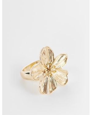 ASOS Ring With Flower Design - White