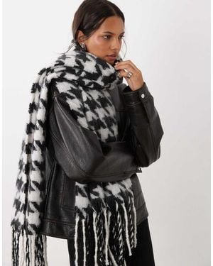ASOS Bufanda Tejida Con Estampado De Pata De Gallo En Negro Y Blanco