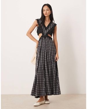 ASOS Robe longue sans manches en dentelle appliquée à carreaux et découpe - noir - Multicolore
