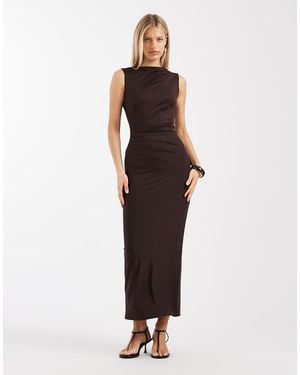 4th & Reckless Vestito Lungo Sinuoso Senza Maniche Arricciato Color Cioccolato Con Scollo A Barchetta - Marrone