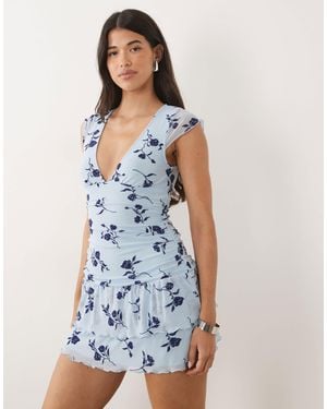 Motel Mowgli minikleid mit flatterärmeln und raffungen - Blau