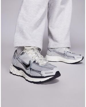 Nike Zoom Vomero 5 Sneakers - Gray