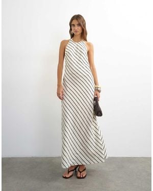 TOPSHOP Vestido Largo A Rayas Monocromáticas Con Espalda Escotada Y Cuello Halter De Tejido Suave - Blanco