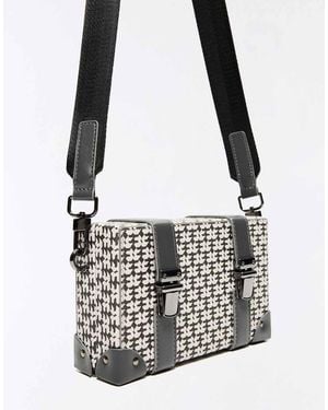 Bershka Borsa Box Con Monogramma E Fibbie - Bianco