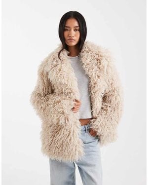 Miss Selfridge Abrigo Color Crema Pastel Extragrande De Piel Sintética De Pelo Largo De -Amarillo - Neutro