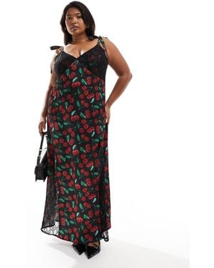 Renee Studio Exclusivité - plus x holly wynne - robe nuisette longue en satin à bretelles caraco nouée - noir à imprimé cerises