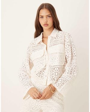 Vila Floral Crochet Utility Style Cropped Shirt - Natural