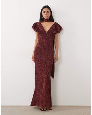 Pretty Lavish Robe longue en mousseline à col v, lien à nouer et manches à volants, imprimé fleuri rouge