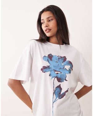 ASOS Short Sleeve Oversized T-Shirt With Bloomed Flower Graphic - White