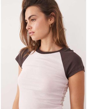 New Look Camiseta Y Marrón Con Mangas Raglán En Contraste - Neutro
