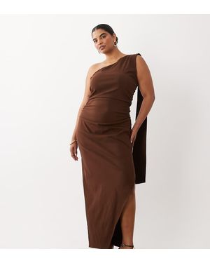 Tfnc Plus Vestido Maxi Drapeado De Un Hombro En Bengalina -Marrón