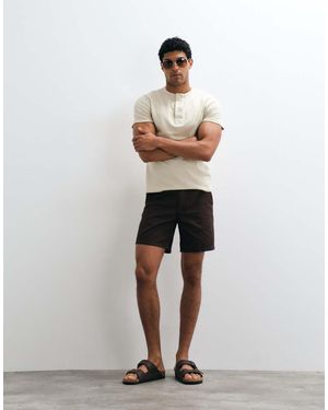 ASOS Pantaloncini Chino Slim Taglio Medio Marroni - Bianco