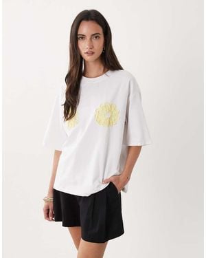 SNDY'S Floral Embroidered Oversized T-shirt - White