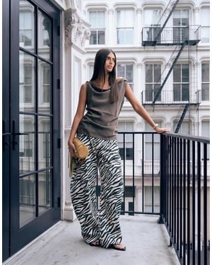 Lioness Exclusive Horseshoe Barrel Leg Jeans - Grey