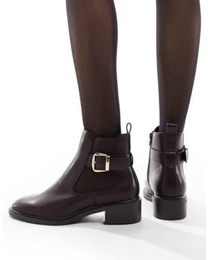 SEQWL Latte Buckle Detail Refined Chelsea Boots - Brown