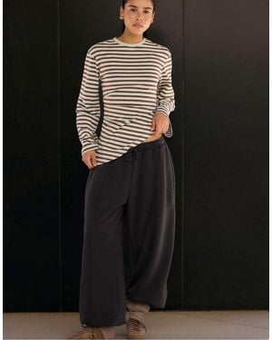 Stradivarius Asymmetrisch Gestreept T-Shirt Met Lange Mouwen - Zwart