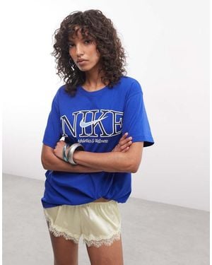 Nike Classic Boyfriend Fit T-shirt With Graphic Print - Blue