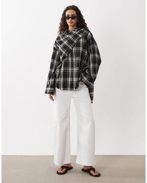 ASOS Chemise à carreaux avec détail foulard superposé style cache-cœur - Blanc