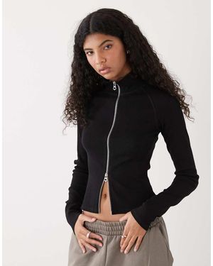 Weekday Top A Maniche Lunghe Con Collo A Lupetto E Zip - Nero