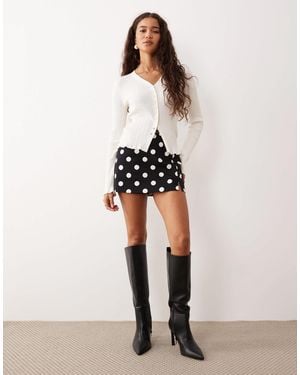 ASOS – kurzer volant-skort - Weiß