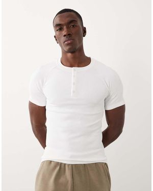 4505 Seamless Rib Muscle Fit Training Henley T-shirt - White