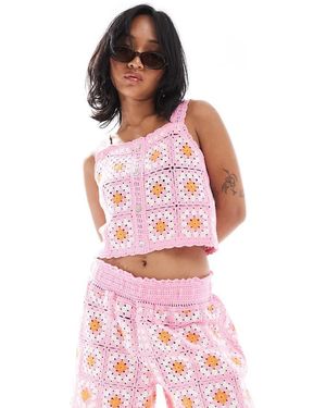 Only Petite Pantalones Cortos Rosas Sin Cierres Con Patrón Floral De Croché De (Parte De Un Conjunto)
