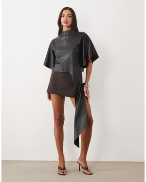 ASOS Pu Hooggesloten Langvallend T-Shirt - Zwart
