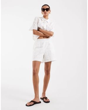 Vero Moda Broderie Shorts - White