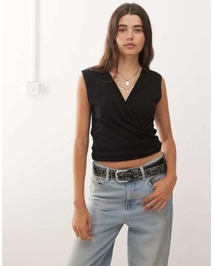Weekday Mouwloze Overslagtop - Zwart