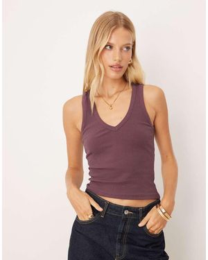 ASOS Camiseta Color Baya De Tirantes Con Cuello De Pico De Canalé De -Morado