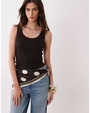 Jdy Scallop Edge Knitted Vest - Brown