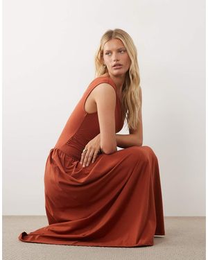 ASOS Gerimpelde Maxi Jurk Met Blote Schouder En Verlaagde Taille - Bruin