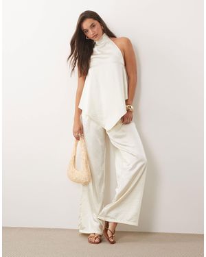 Missy Empire Missy Empire Satin Wide Leg Pants - Natural