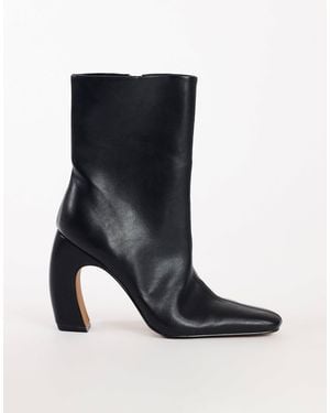 TOPSHOP Karter Curved Heel Ankle Boot - Black